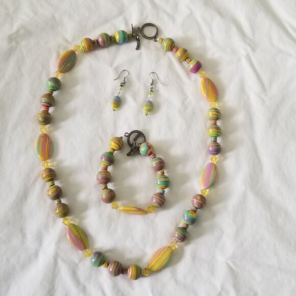 Hand-made spring/summer colors, beaded necklace bracelet and earring set - Picture 1 of 4